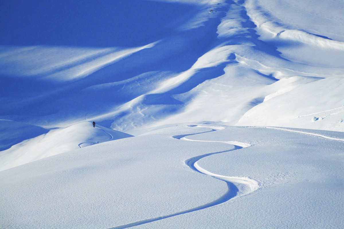 Carving some sweet lines in some sweet powder up at Here He Comes in the Chugach.